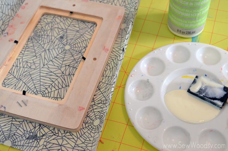 Decoupage Spider Web Picture Frame from gruro.com #Halloween #12MonthsOfMartha #MarthaStewartCrafts #Craft #Decoupage