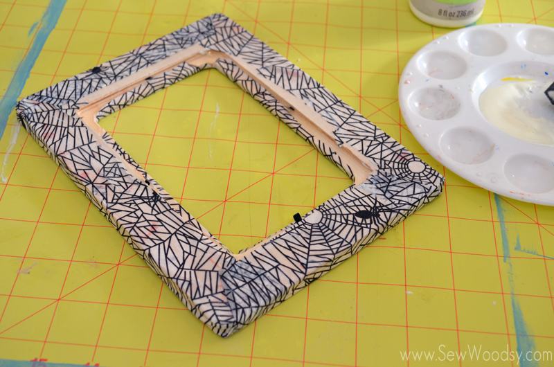 Decoupage Spider Web Picture Frame from gruro.com #Halloween #12MonthsOfMartha #MarthaStewartCrafts #Craft #Decoupage