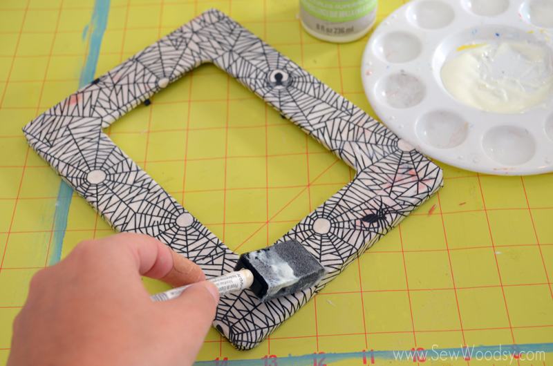 Decoupage Spider Web Picture Frame from gruro.com #Halloween #12MonthsOfMartha #MarthaStewartCrafts #Craft #Decoupage