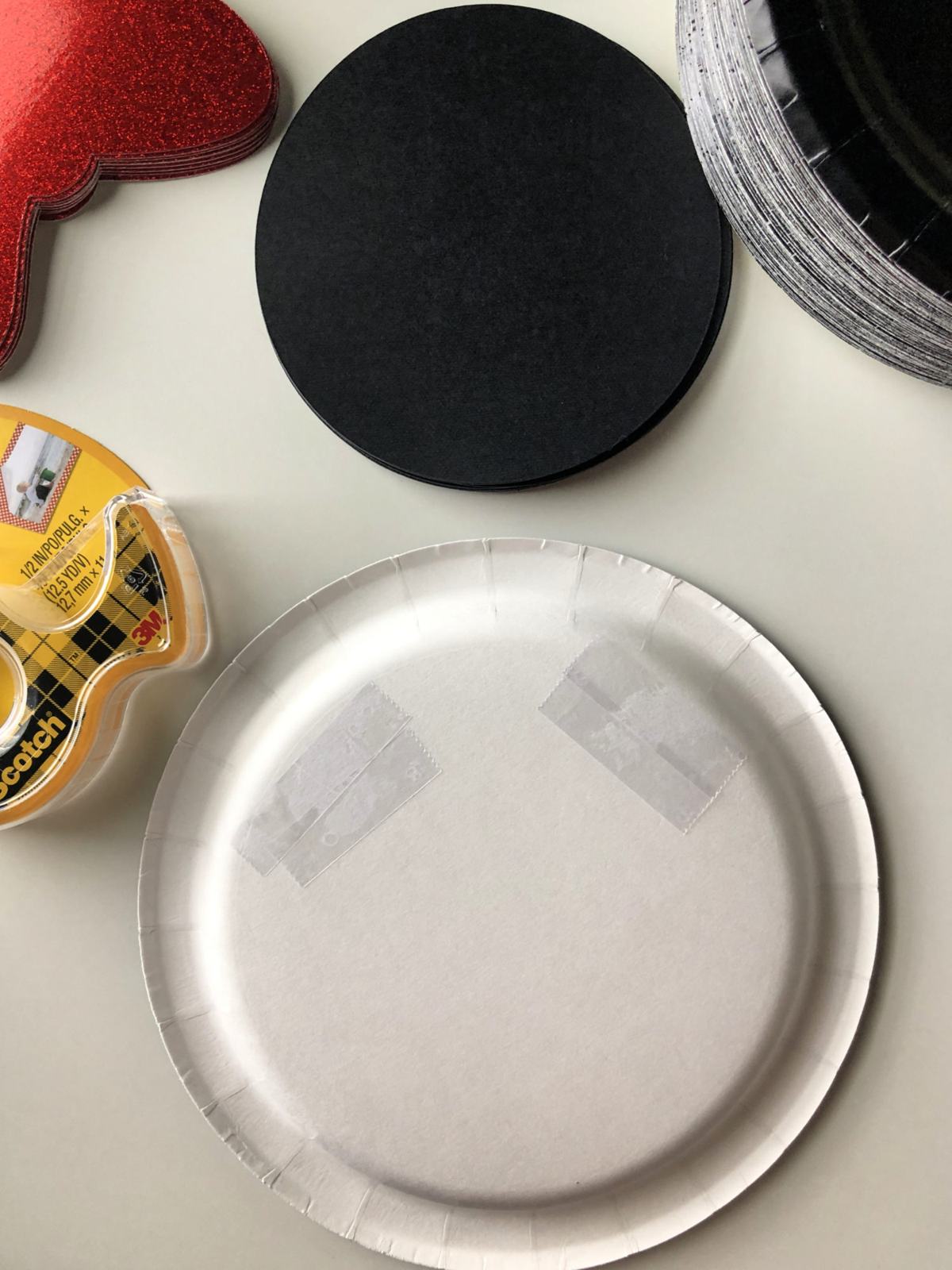 DIY Minnie Mouse Paper Plates Step 1