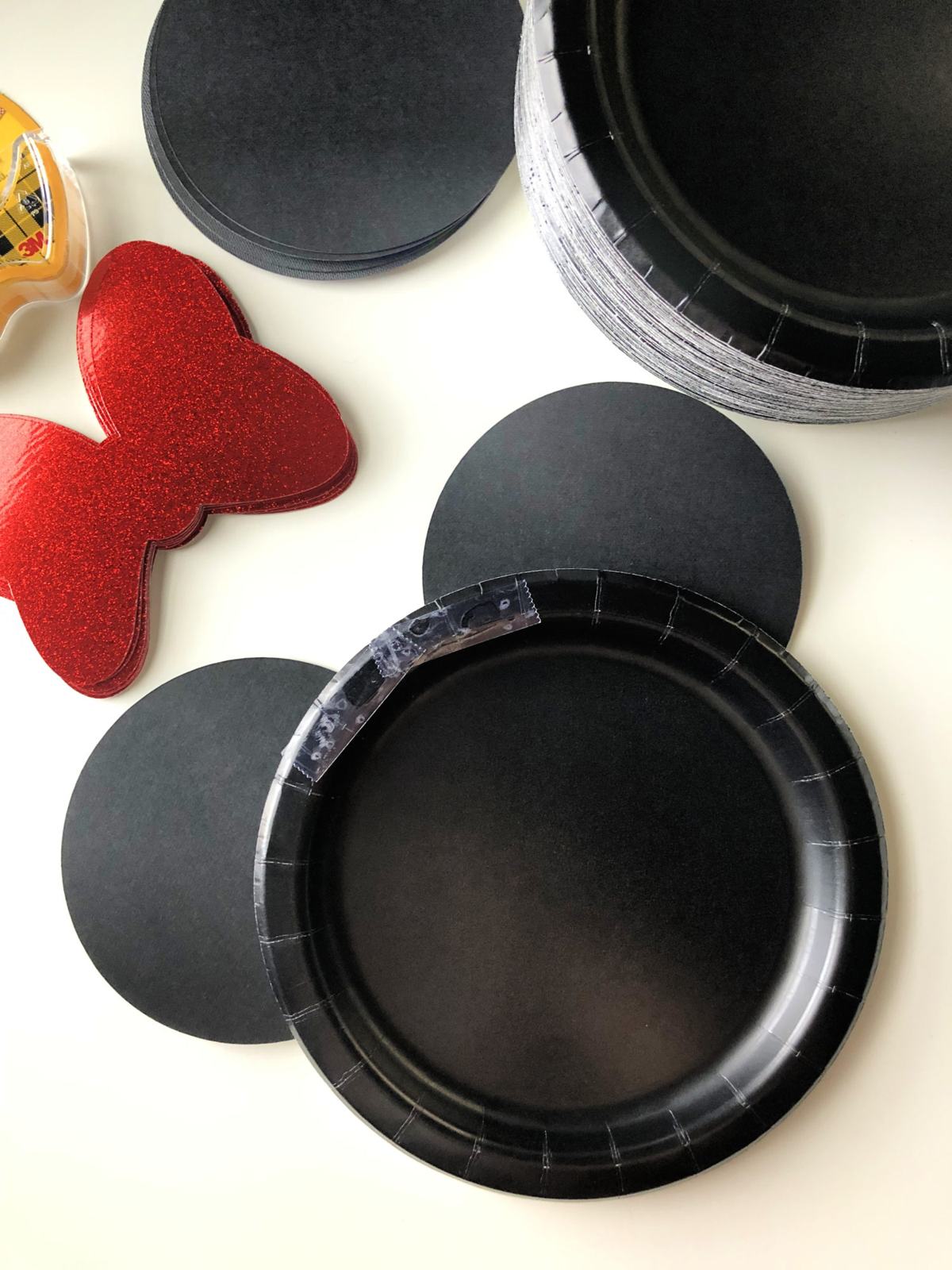 DIY Minnie Mouse Paper Plates Step 3
