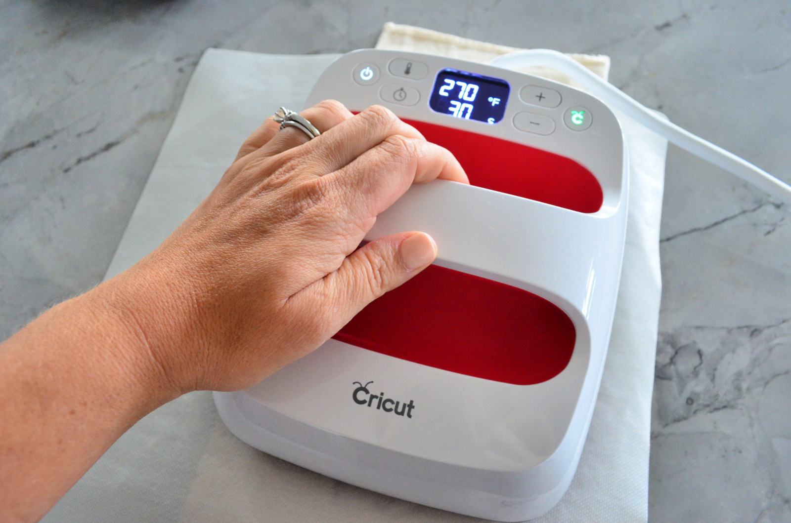 DIY Personalized Jingle Juice Wine Bag with Cricut EasyPress2