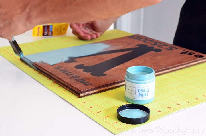 DIY Wedding Monogram Sign from gruro.com #cricut #wedding #DIY #craft