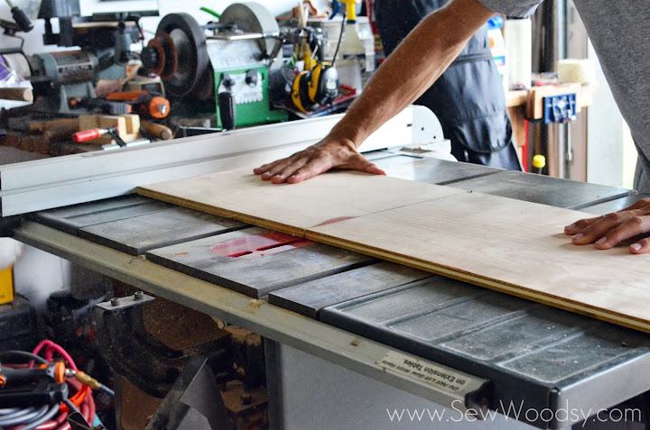 DIY Wedding Monogram Sign from gruro.com #cricut #wedding #DIY #craft