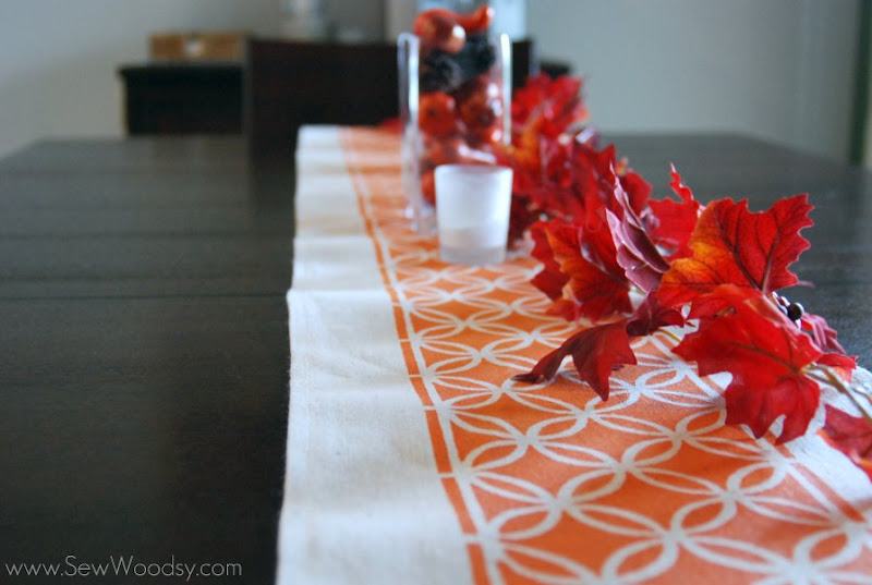 {Tutorial} Fall Painted Table Runner