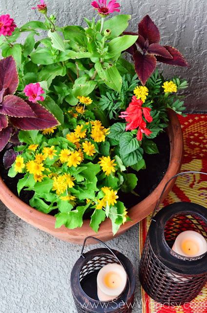 How to Create Outdoor Potted Floral Arrangements from gruro.com #gardening #diy