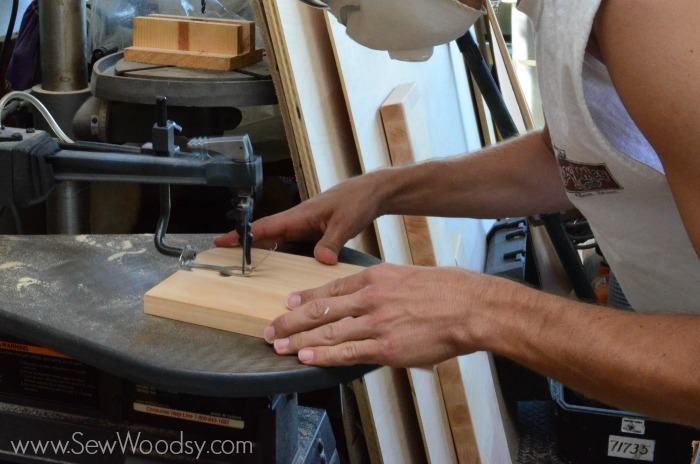 How to Cut Letters Using a Scroll Saw