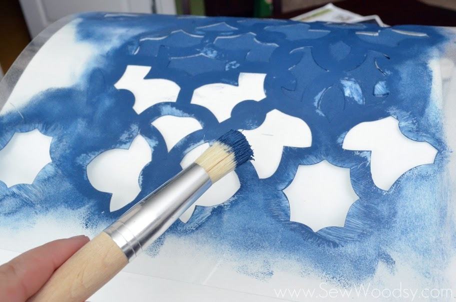 How to Stencil a Lampshade