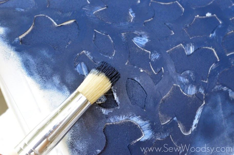 How to Stencil a Lampshade
