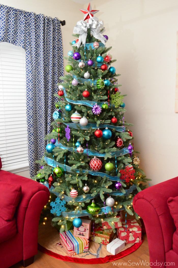 Jingle Brights @marthastewart Living Christmas Tree from gruro.com #MarthaStewartLiving #MarthaStewartChristmas #LetsDoStyle