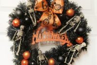 Crafting a Spooky Halloween Wreath