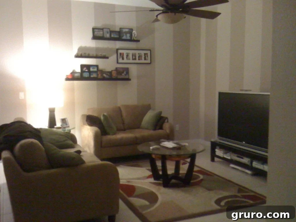 Nostalgic photo of a living room from many years ago, showcasing striped walls