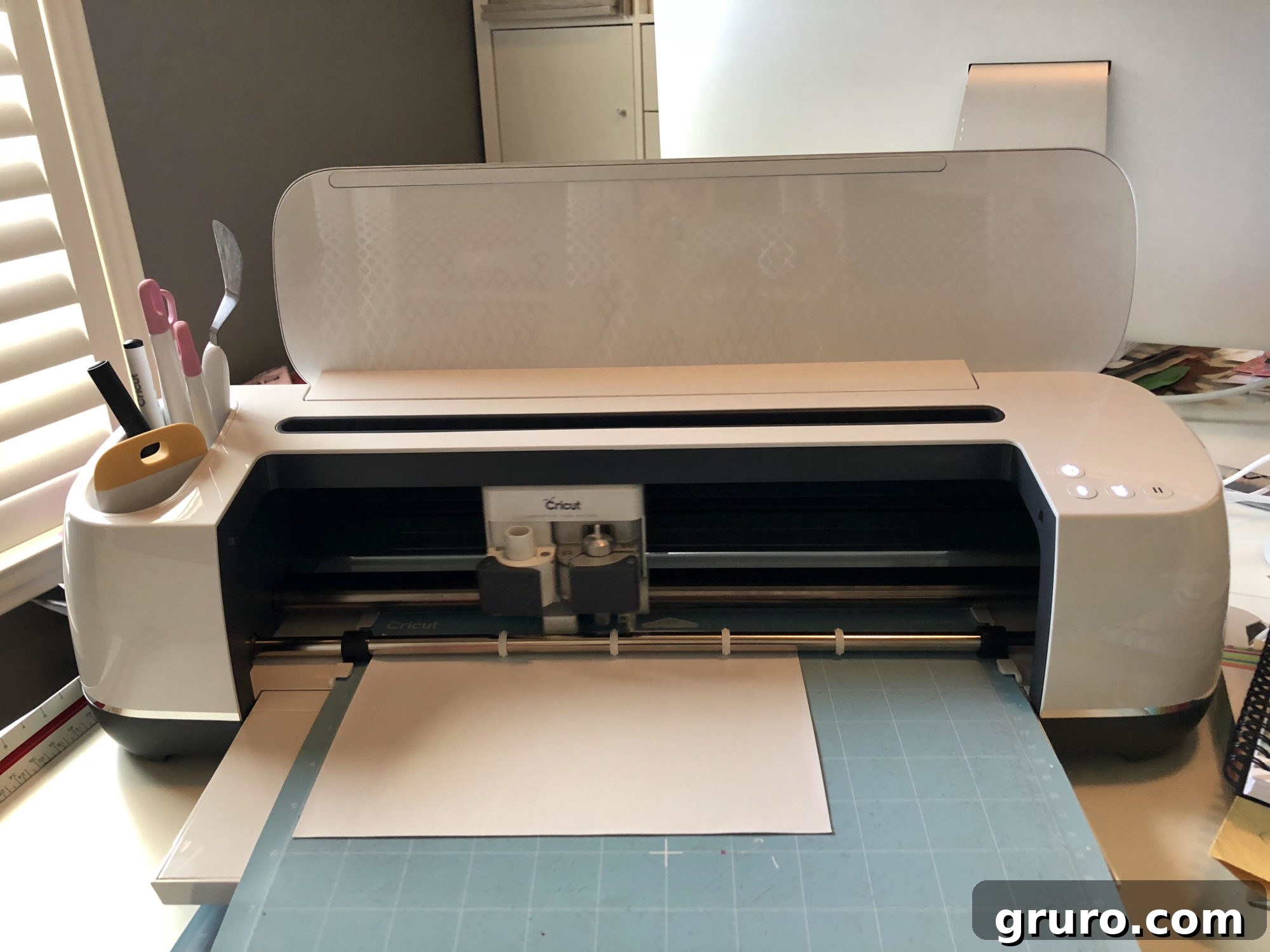 Cricut Maker - DIY One Lucky Mama Iron-On Shirt Cutting