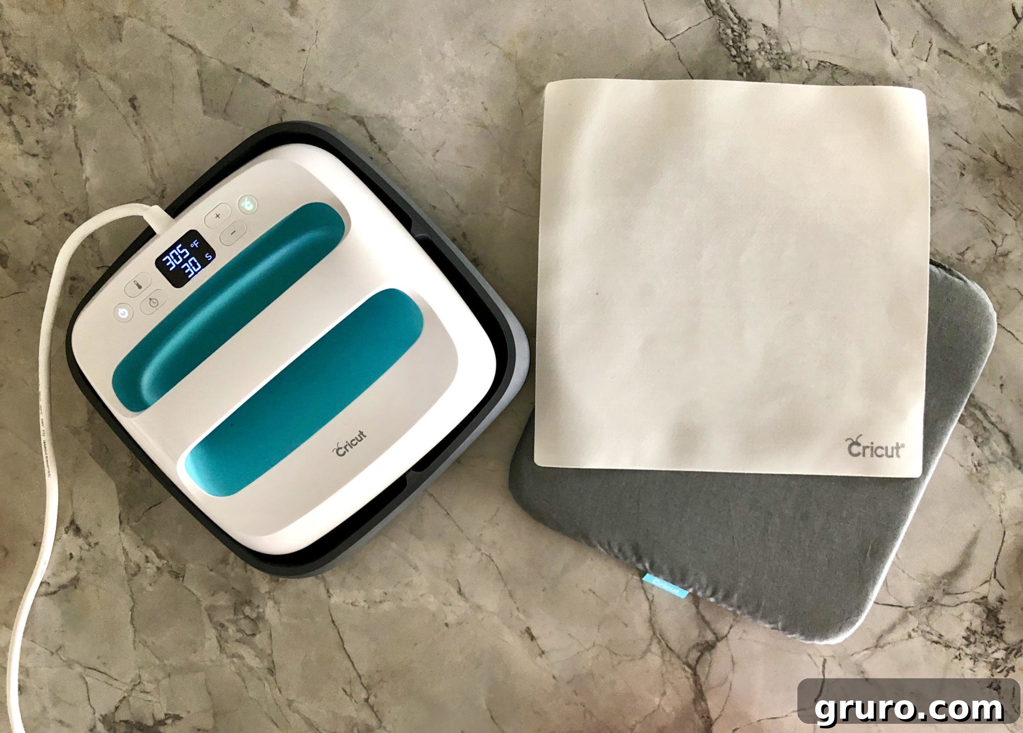 Cricut EasyPress with EasyPress Mat