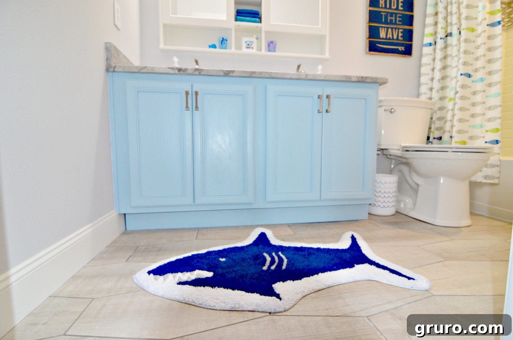 Bright Blue Accents in the Kids Bathroom Design