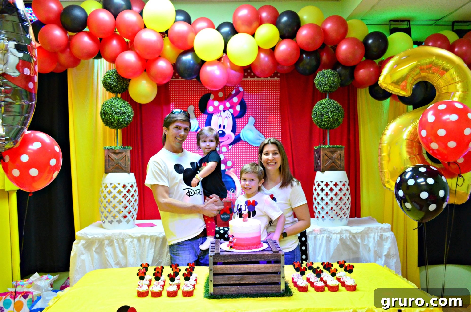 DIY Minnie Mouse 2nd Birthday Party