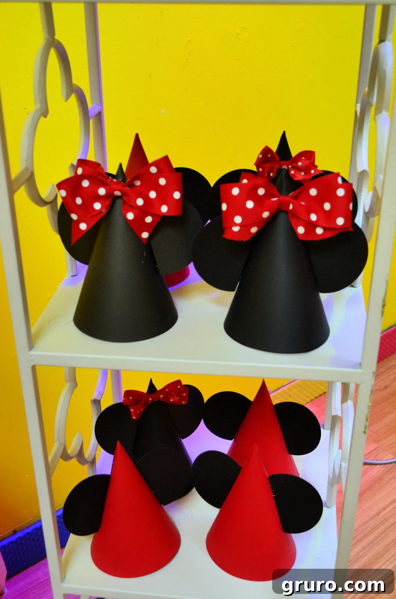 DIY Minnie and Mickey Mouse Party Hats using the Cricut