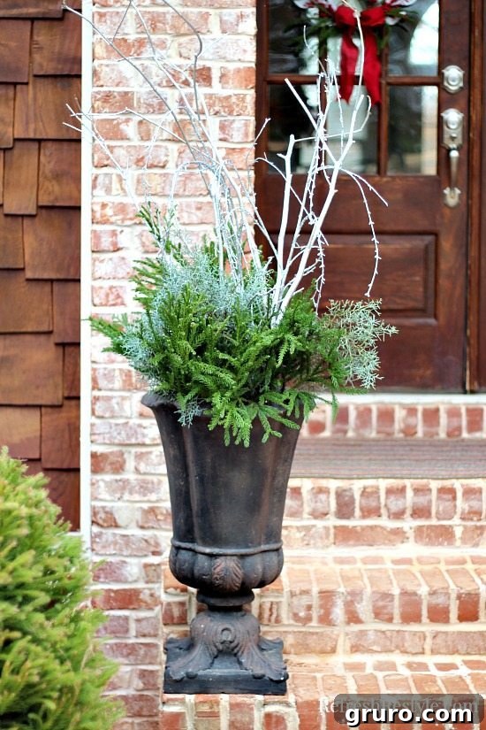 Christmas Urn at refreshrestyle.com