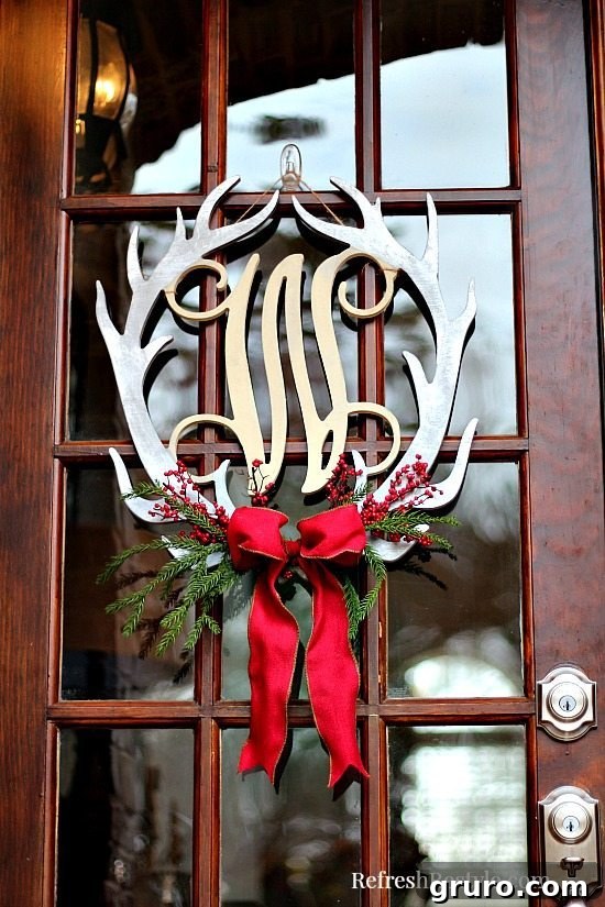 Christmas Door Wreath with berries and bow at refreshrestyle.com