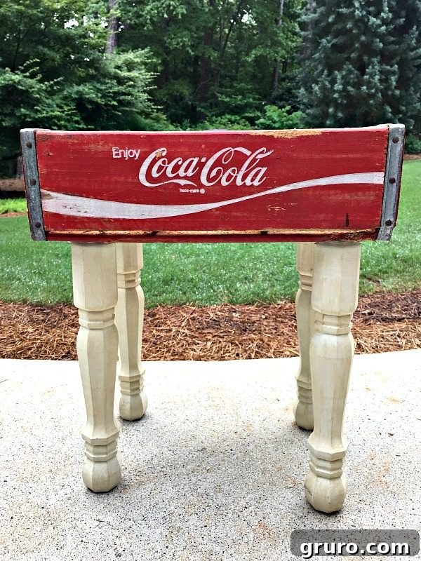 How to attach legs and make a vintage Coke Crate Table at refreshrestyle.com