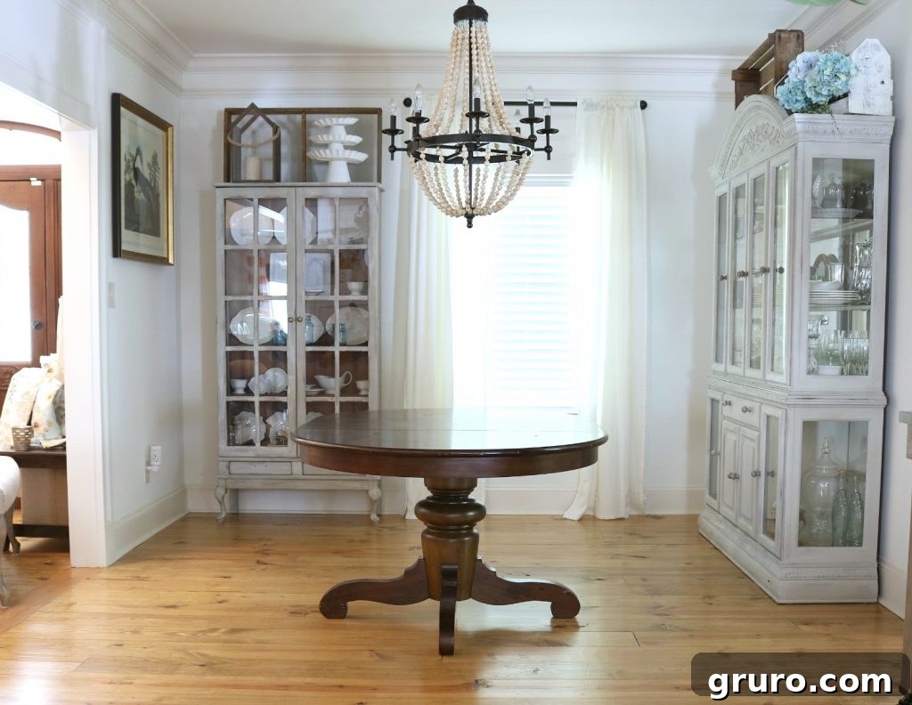 Dining room before the casual farmhouse makeover
