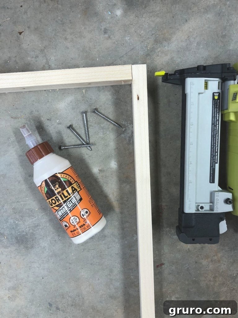 Make a frame with a Ryobi staple gun Attach the corners of the frame with a Ryobi staple gun, demonstrating secure fastening.
