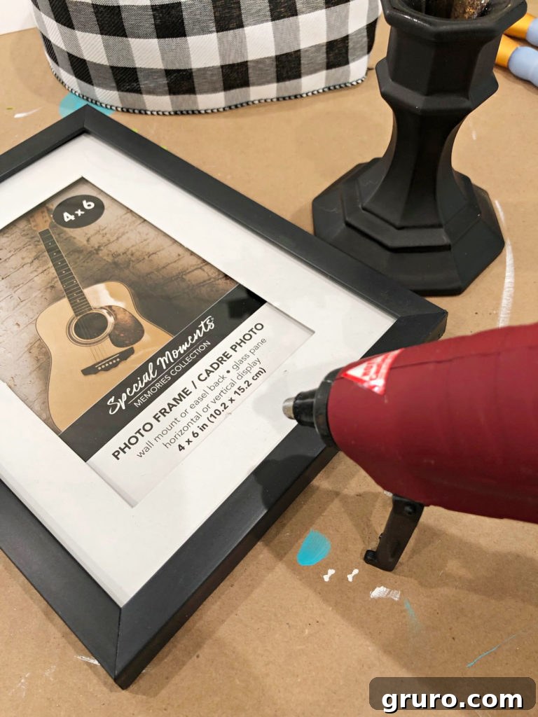photo frame pedestal - easy DIY idea from dollar tree items