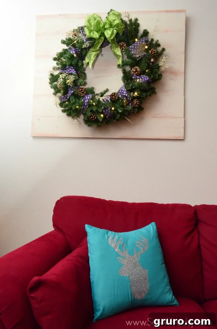 Reclaimed Pallet Wreath Designs 9 Wood Pallet Wreath Art in Christmas Decor