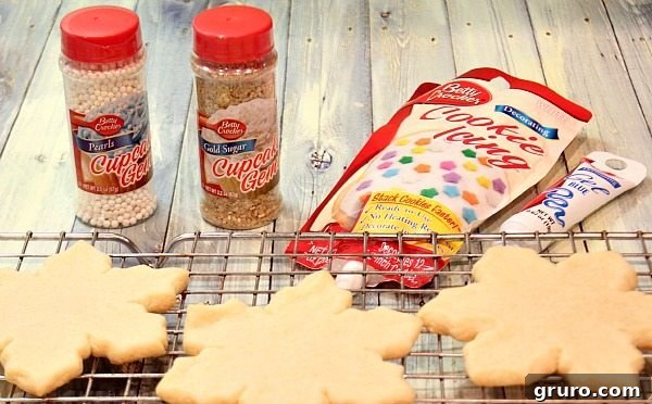 Ultimate Christmas Cookie Giveaway 6 Sugar cookies are easy to decorate with awesome Betty Crocker icing that hardens for stacking