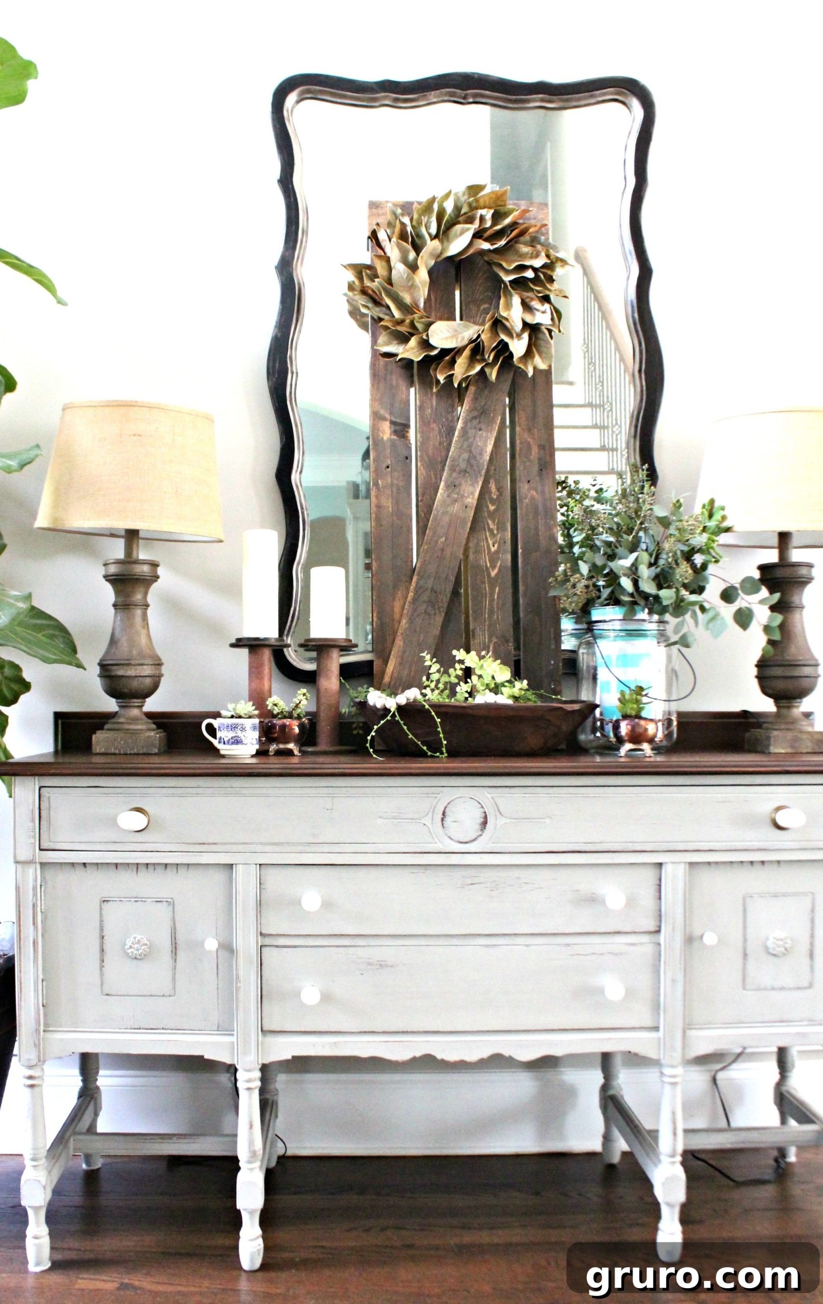Old gate nature inspired entry at Refresh Restyle, with vintage charm