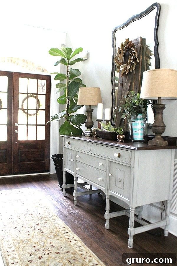 All about nature for summer decor in a bright entryway