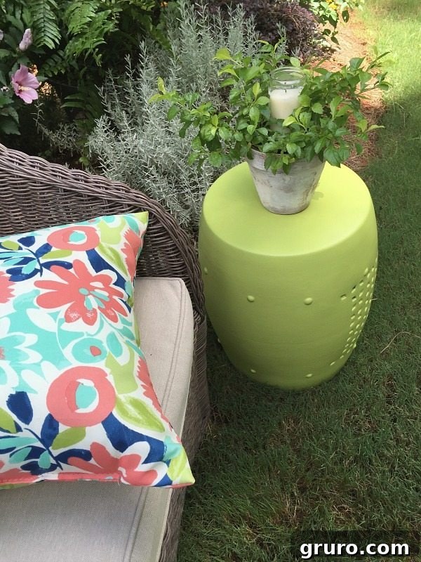 Bright colors are perfect for outdoor living - Outdoor garden stool makeover with DecoArt Americana Decor outdoor living paint Bright colors are perfect for outdoor living - Outdoor garden stool makeover with DecoArt Americana Decor outdoor living paint