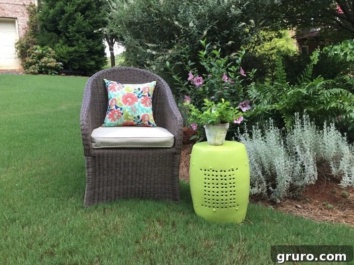 Thrift store makeover - Outdoor garden stool makeover with DecoArt Americana Decor outdoor living paint Thrift store makeover - Outdoor garden stool makeover with DecoArt Americana Decor outdoor living paint