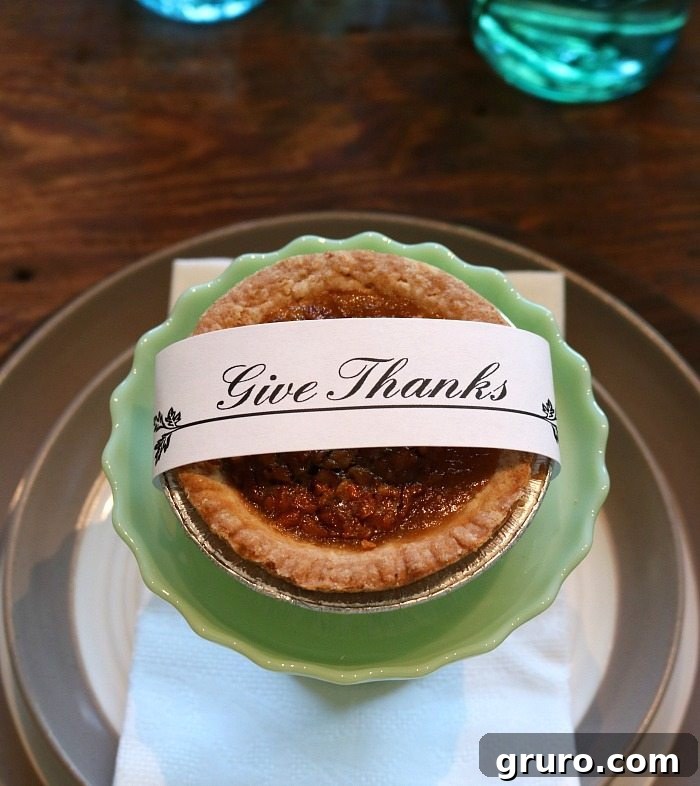 Vintage Blue Jar Table Accent 12 A free printable design for wrapping homemade pies, adding a charming touch to holiday desserts
