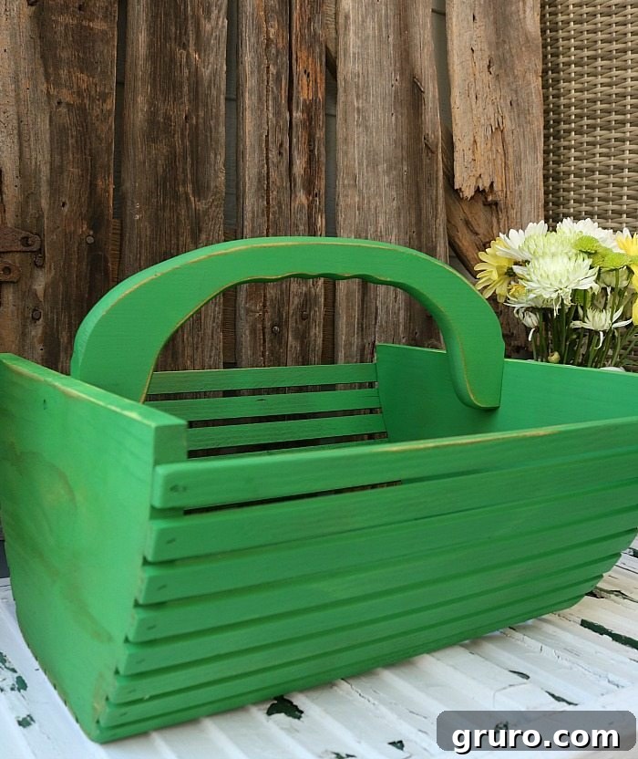 Barn Chic Tote 6 Farmhouse tote in leaf green spray chalky paint