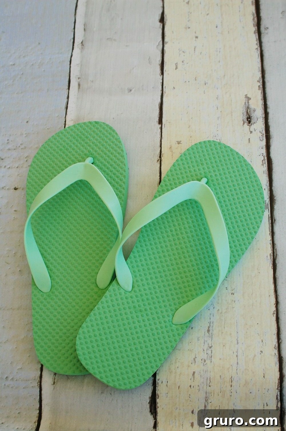 Fuchsia Feathers 5 Plain flip flops can be transformed with iron on vinyl
