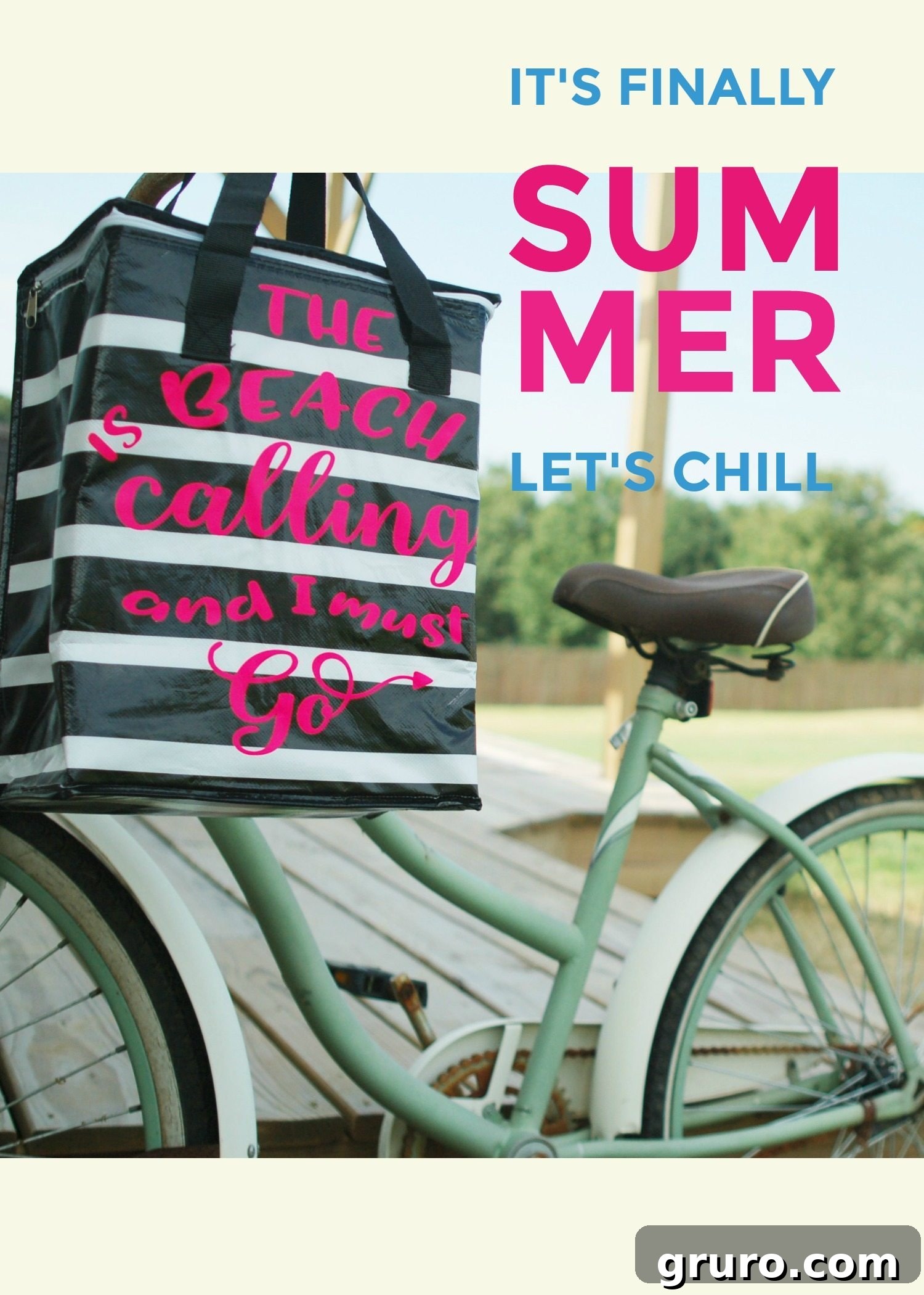 Make this insulated beach bag it's the perfect size