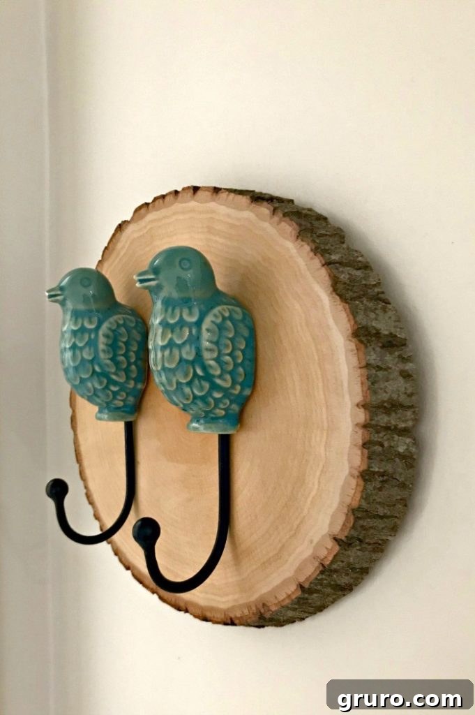 Kickstart Your Week with DIY Genius 9 Wood Slice DIY Wall Hook Decor Ideas for rustic home organization.