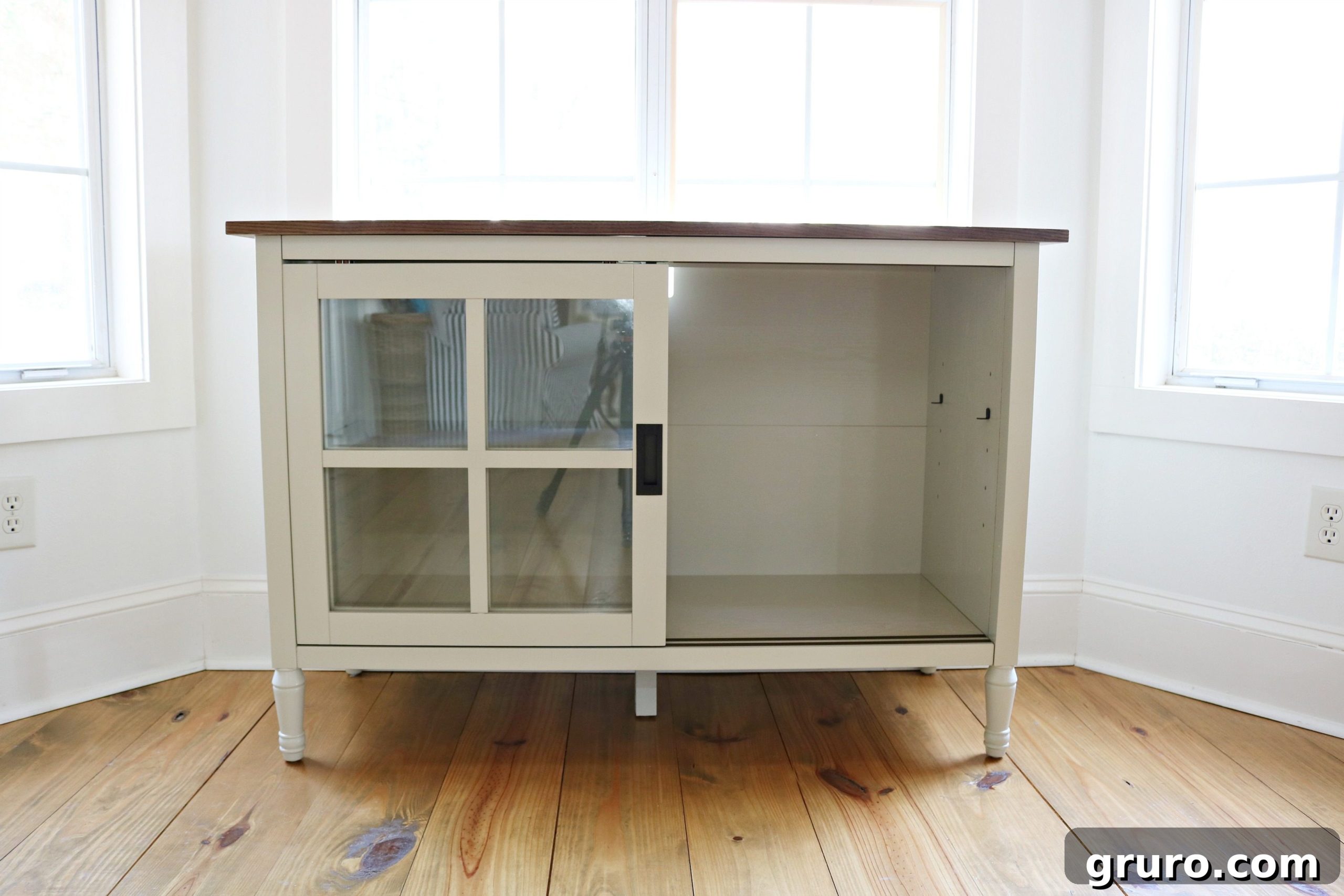 Smart Dining Room Storage 4 Dining room storage with decorative elements and practical baskets