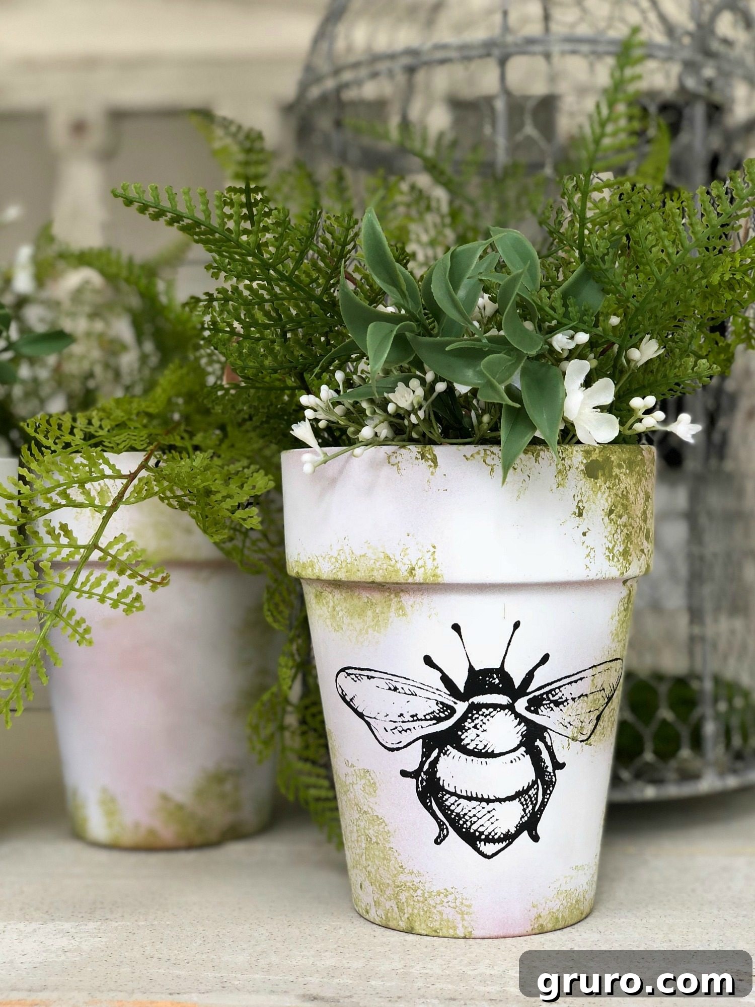 DIY Moss Covered Clay Pots for Rustic Farmhouse Centerpiece DIY Moss Covered Clay Pots - Rustic Farmhouse Decor Idea