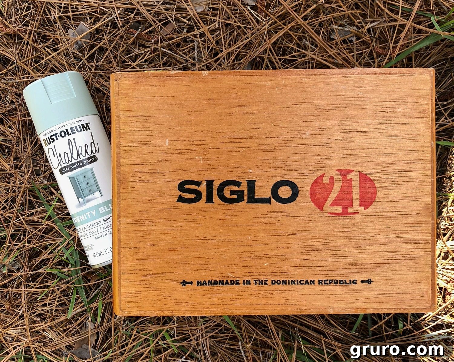 Recycled Cigar Box - create stylish decor storage with empty cigar boxes. Follow these easy tutorial to fit the decor in your home! Stylishly painted recycled cigar box for home organization.