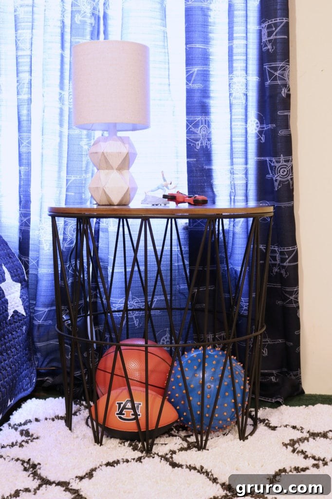 Wire side table with a wood top, perfect for holding sport equipment. Wire side table with a wood top, perfect for holding sport equipment