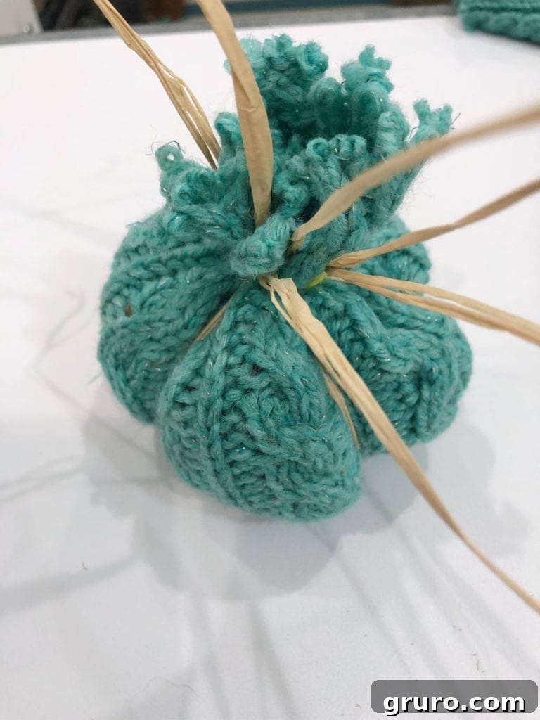 Pull the raffia to create the curves