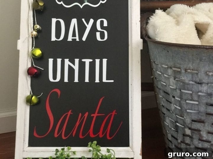 Christmas idea Santa Countdown chalkboard with a festive embellishment.