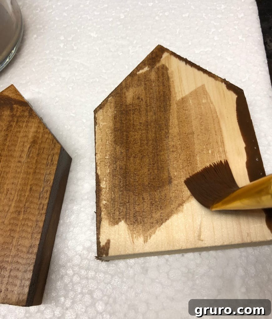 Stain with paint - DIY Gingerbread houses made of wood