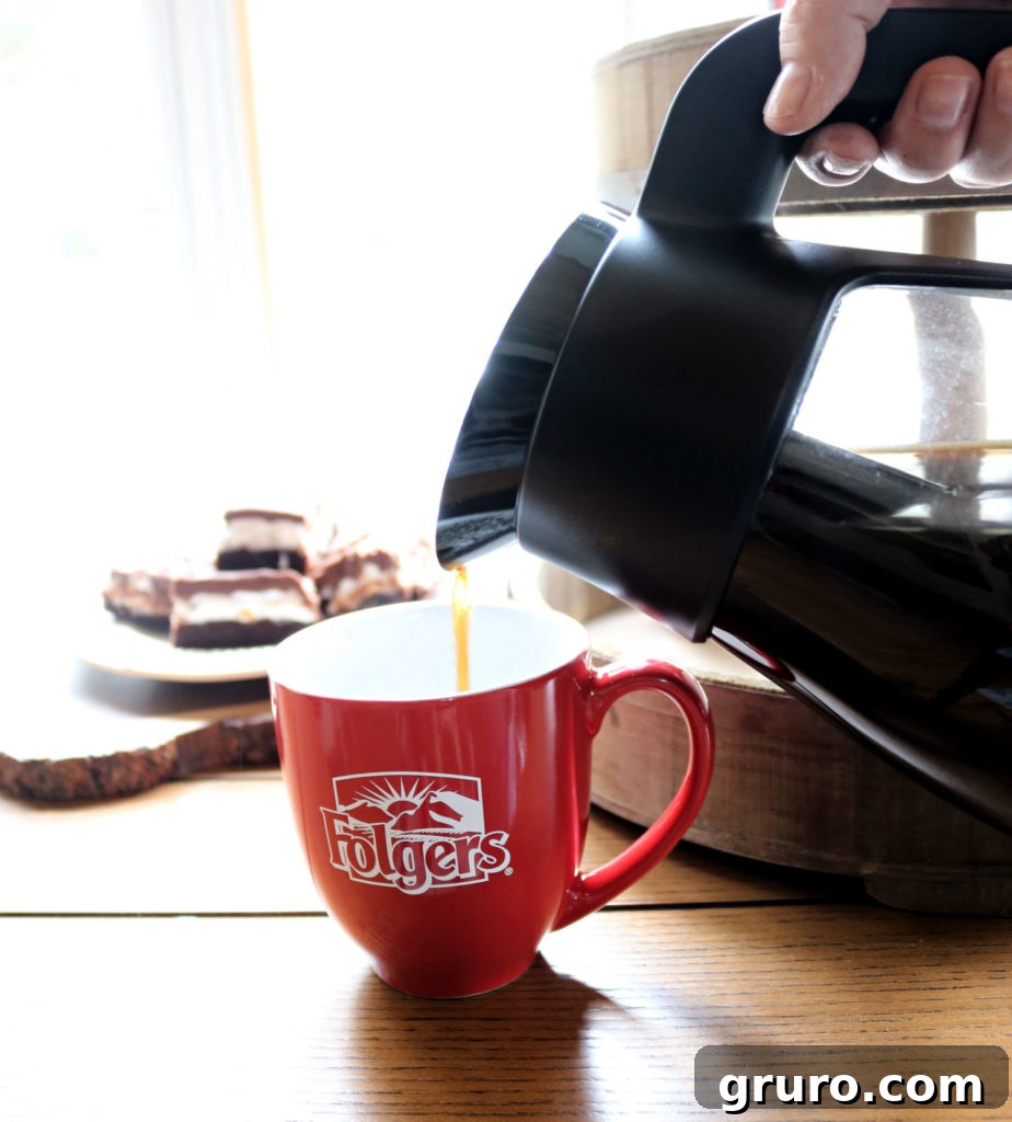 Folgers coffee pour