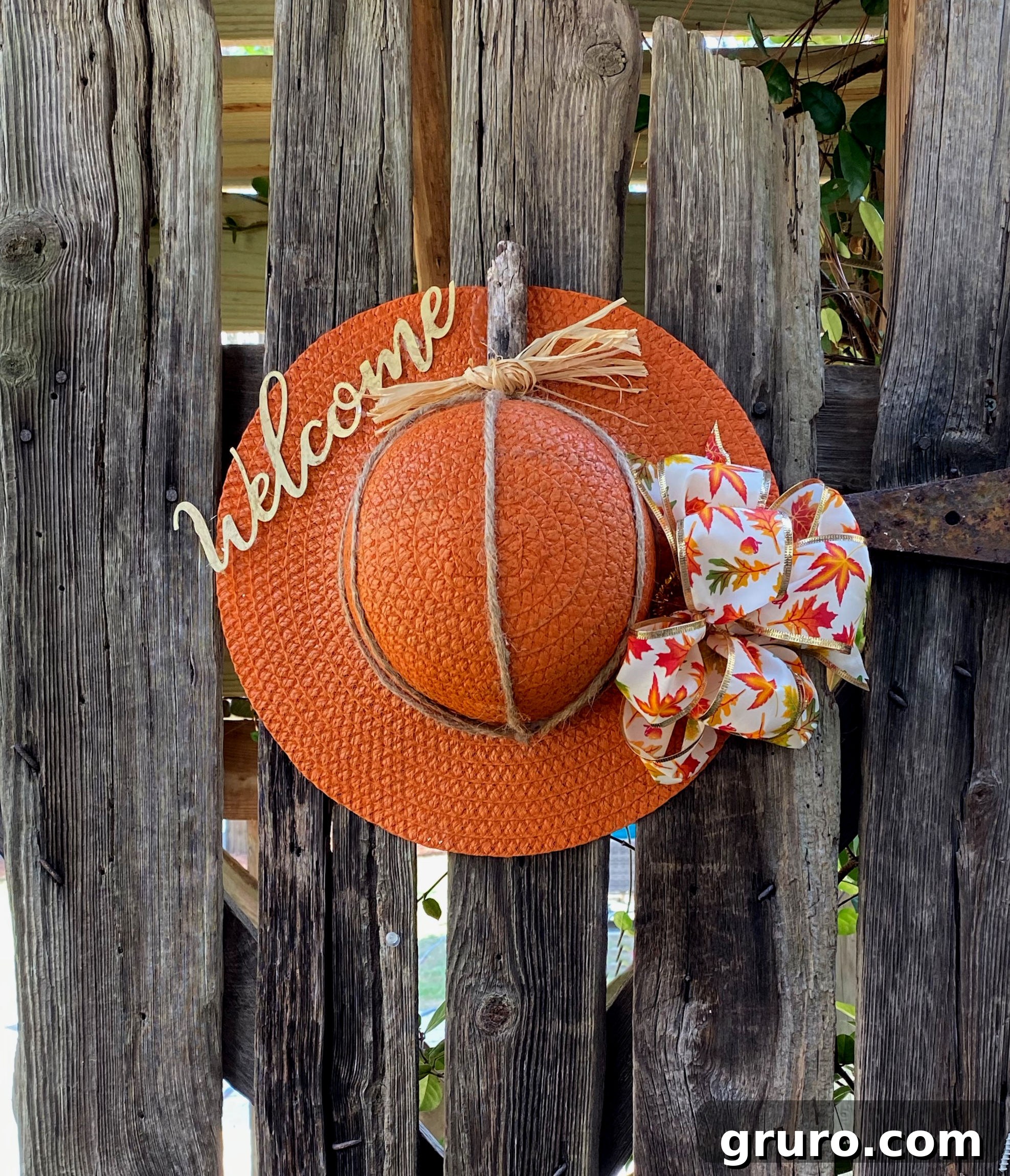 Warm Fall Pumpkin Door Welcome 9 Close-up of the finished Fall Pumpkin Door Hat